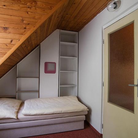 Samostatný mezonetový apartmán s dvěmi ložnicemi a vlastní krytou terasou a sdíleným bazénem Rudník Esterno foto