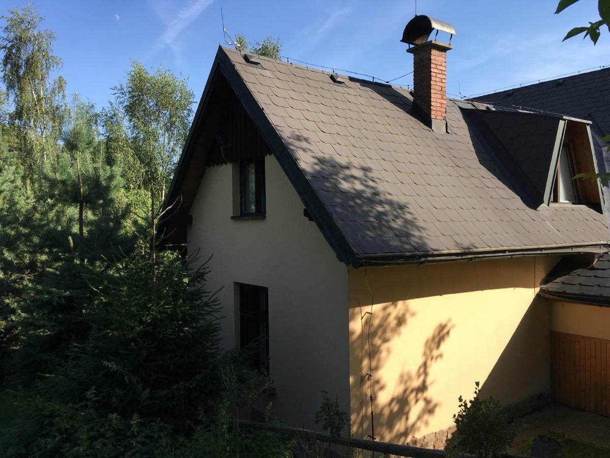 Samostatný mezonetový apartmán s dvěmi ložnicemi a vlastní krytou terasou a sdíleným bazénem Rudník Esterno foto