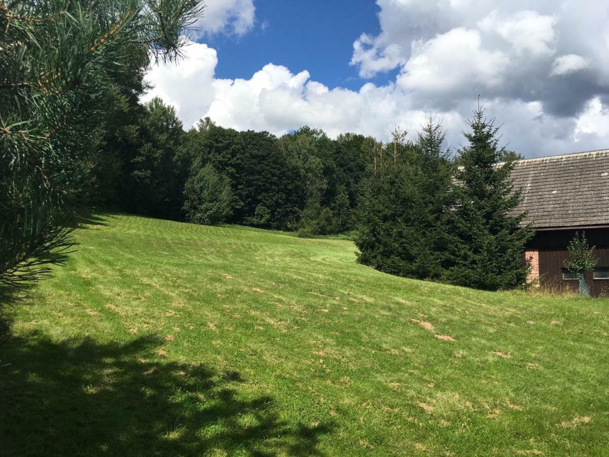 Samostatný mezonetový apartmán s dvěmi ložnicemi a vlastní krytou terasou a sdíleným bazénem Rudník Esterno foto