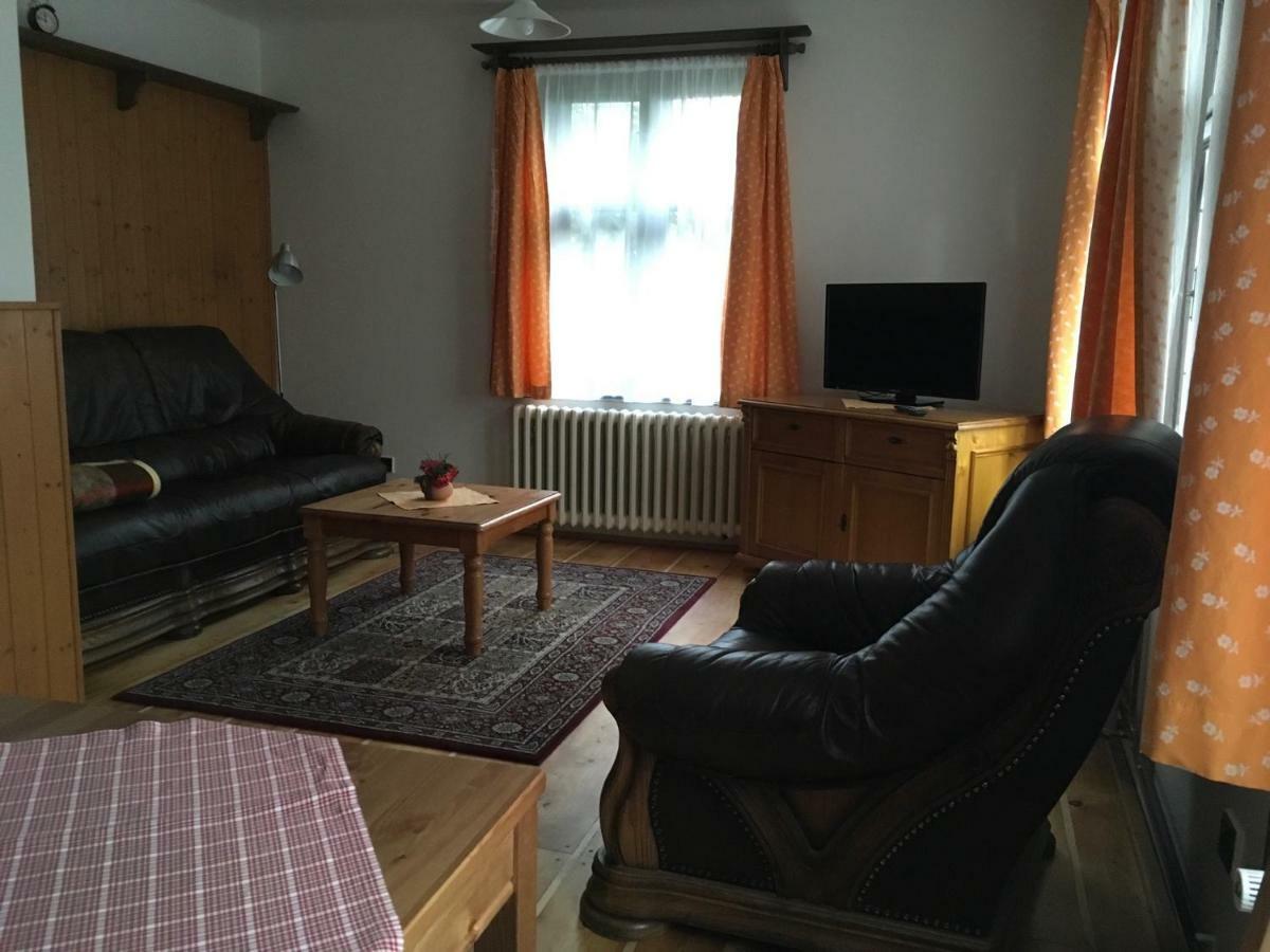 Samostatný mezonetový apartmán s dvěmi ložnicemi a vlastní krytou terasou a sdíleným bazénem Rudník Esterno foto