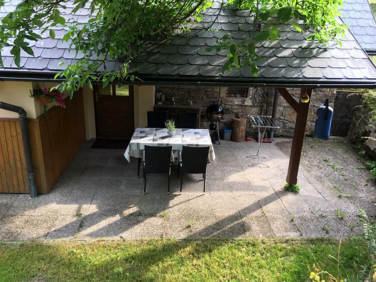 Samostatný mezonetový apartmán s dvěmi ložnicemi a vlastní krytou terasou a sdíleným bazénem Rudník Esterno foto